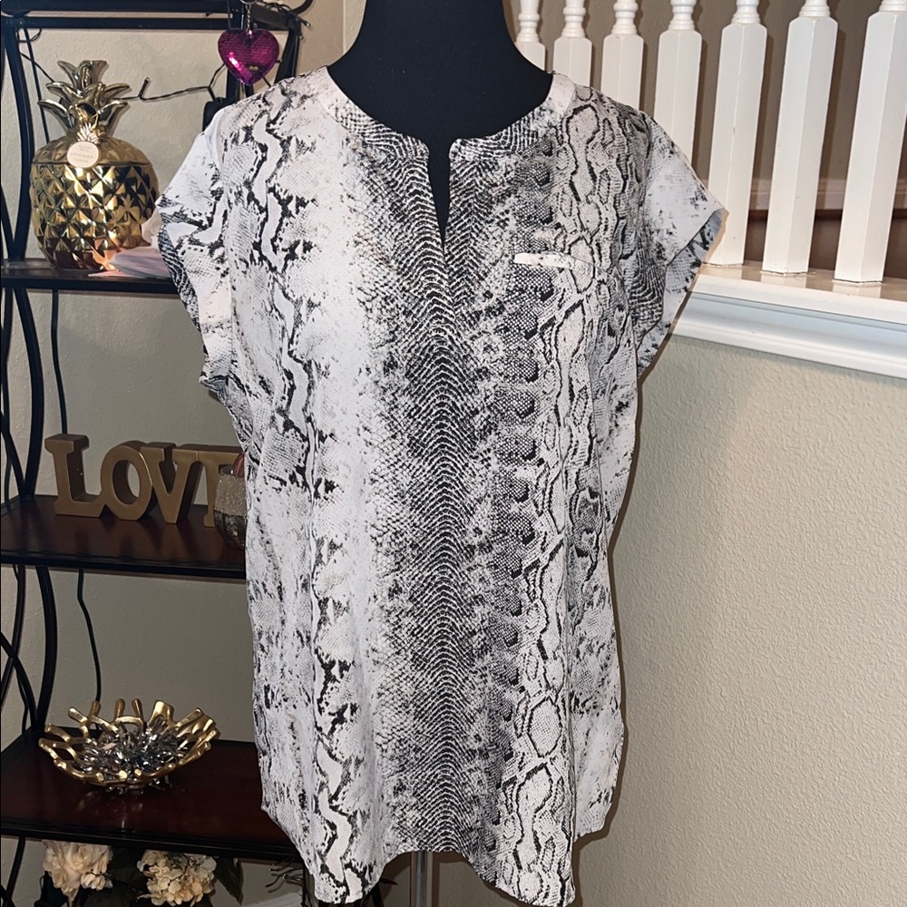 Chic Snakeskin Print Blouse